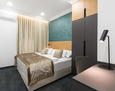 Manjša dvoposteljna soba v Garni Hotelu Cirman Ljubljana